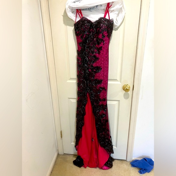 La Femme Dresses & Skirts - Beautiful Beaded Prom Gown - Size 0